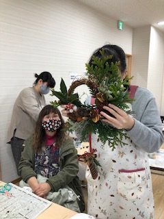 リースでクリスマスを華やかに❁